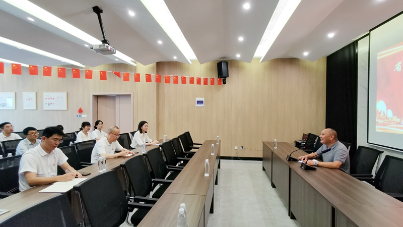 省黨代表、“早上好”書記陳重良為支部黨員上黨課_副本.jpg
