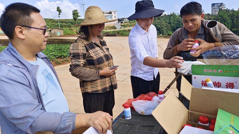 石原金牛為云南種植戶送技術(shù)、送優(yōu)惠